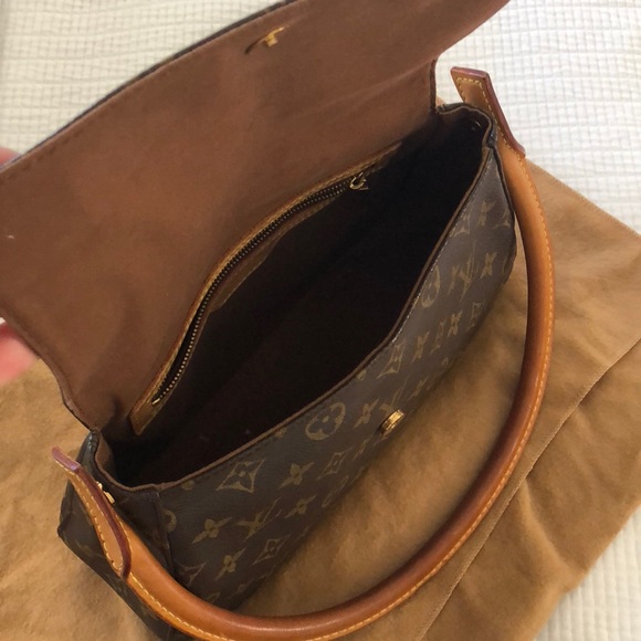 Small Louis Vuitton Monogram shoulder bag - Picture 2 of 3
